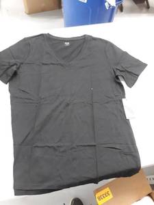 lot 33716 image: Womens large t-shirt