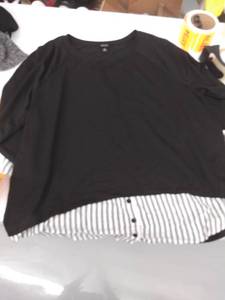 lot 33721 image: womens xl top- has snag