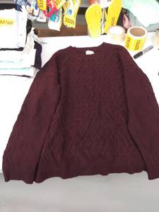 lot 33760 image: womens xl sweater, 2 snags