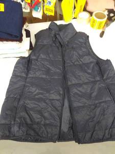 lot 33762 image: 1x vest