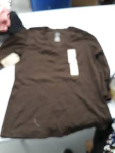 lot 33768 image: Womens 34 sleeve shirt