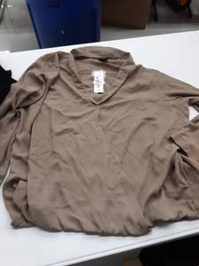 lot 33775 image: Womens blouse XXL