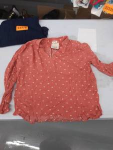 lot 33779 image: womens medium top
