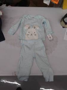lot 33782 image: baby 9mos outfit-small spot on back of pants