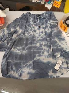 lot 33785 image: womens 3x top