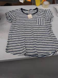 lot 33810 image: womens petite xl top