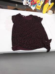 lot 33819 image: womens small top