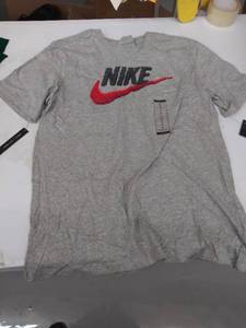 lot 33830 image: medium t shirt- small hole on back of neck