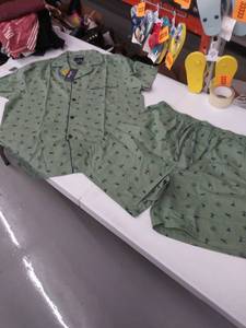 lot 33851 image: mens large pajamas