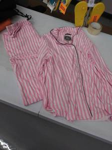 lot 33865 image: womens large pajamas