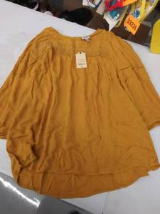 lot 33876 image: womens large tall top