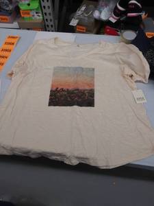 lot 33885 image: womens 2x t shirt