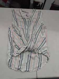 lot 33915 image: Liz Claiborne Shirt, Size Large