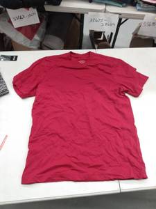 lot 33916 image: St. Johns Bay T-Shirt, Size M