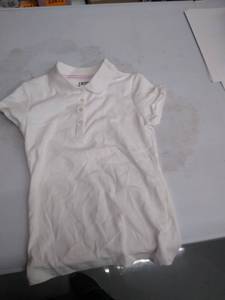 lot 33934 image: Girls shirt size 1012