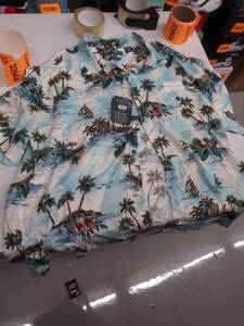 lot 33944 image: mens xl shirt, missing button