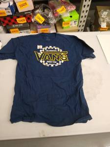 lot 33969 image: Mens shirt size medium