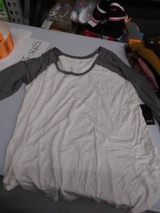 lot 33982 image: womens xl top