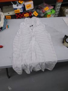 lot 33990 image: Womens swimsuit cover up Large