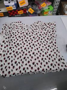 lot 33991 image: Womens size 3XL shirt