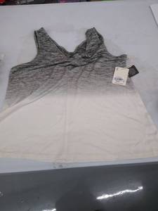 lot 33992 image: Womens tank top M