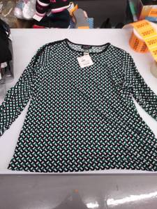 lot 35012 image: womens large top