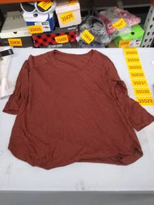 lot 35029 image: Womens large shirt