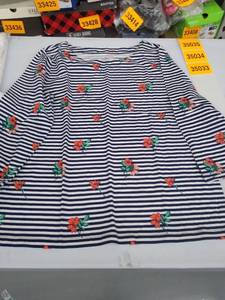 lot 35033 image: Womens large shirt