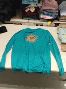 lot 35039 image: Majestic Shirt, Size XL
