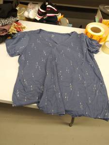 lot 35049 image: womens 1x shirt