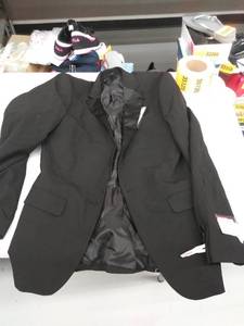lot 35102 image: mens sports coat 38Long, missing button
