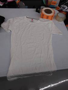 lot 35106 image: mens small t shirt