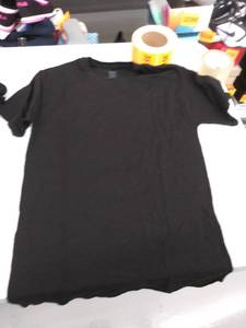 lot 35108 image: mens small t shirt