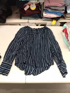 lot 35117 image: Ana Shirt, Size S