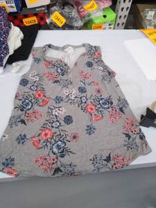 lot 35128 image: Womens tank large