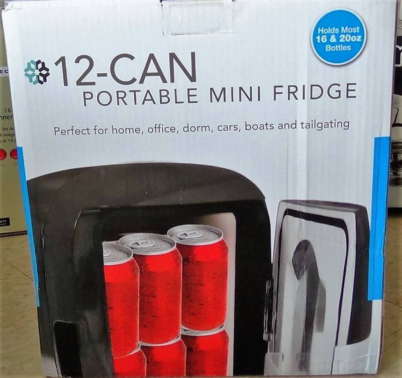 lot 2789 image: Vivitar 12 Can Mini Hot & Cold Refrigerator