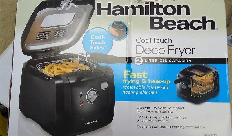 lot 2924 image: Hamilton Beach  Deep Fryer with Cool Touch