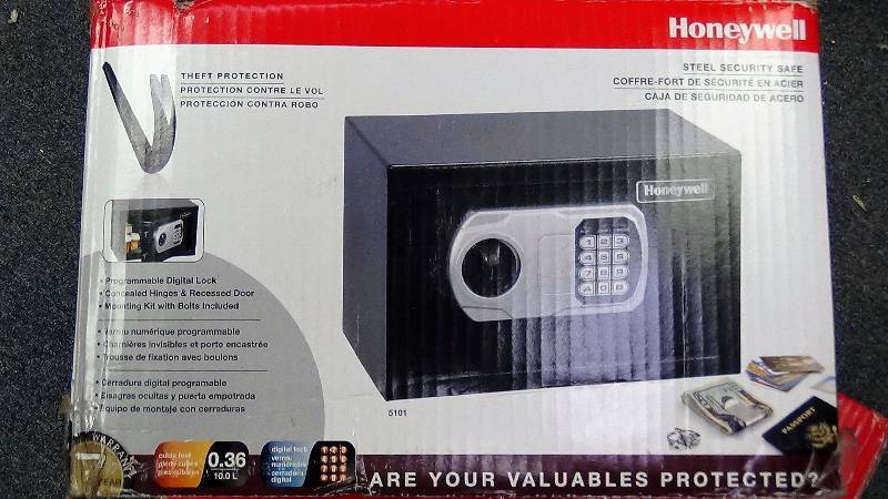 lot 2952 image: Honeywell  Steel Security Safe, 0.31 Cubic Feet, Black by Honeywell