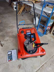 lot 6544 image: Toro Power Clear 621R Snow Blower - Never Had Gas In It