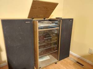 lot 6597 image: Pioneer Stereo and Speakers