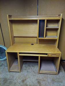 lot 7284 image: Oak Desk with Hutch - In Basement