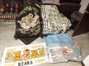 lot 7289 image: 5 Blankets and a Rug