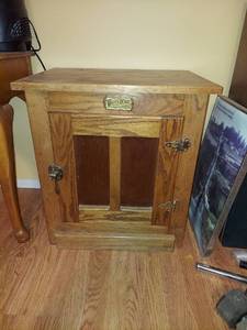 lot 7307 image: White Clad Oak End Table