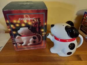 lot 7320 image: Dog Teapot