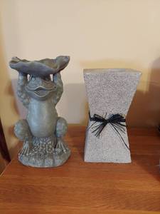 lot 7358 image: Resin Frog Decor and Citronella Candle