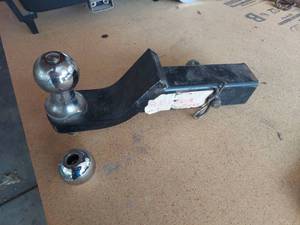 lot 7415 image: Slip-in Hitch