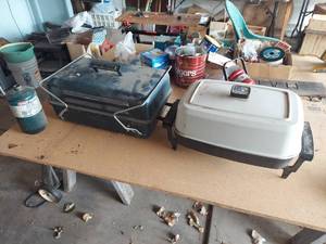 lot 7421 image: Tailgate Grill and Electric Skillet