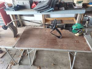 lot 7430 image: Weedeater String Trimmer - Has Compression