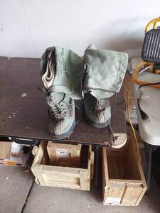 lot 7436 image: GI Boots