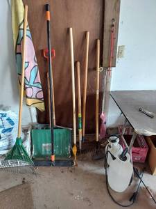 lot 7440 image: Long Handled Tools and Sprayers